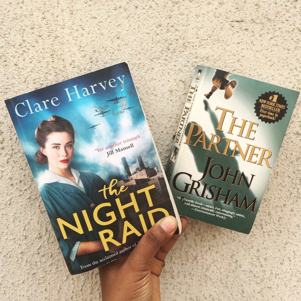 theaffordableb1's tweet photo. Price: #1500 each

1.) The Night Raid — Genres: Historical Fiction, Domestic Fiction.

2.) The Partner — Genres: Novel, Thriller, Fiction, Legal thriller, Legal Story.

📌please send a dm to order 
Nationwide delivery 💯 https://t.co/gdEjS327oU