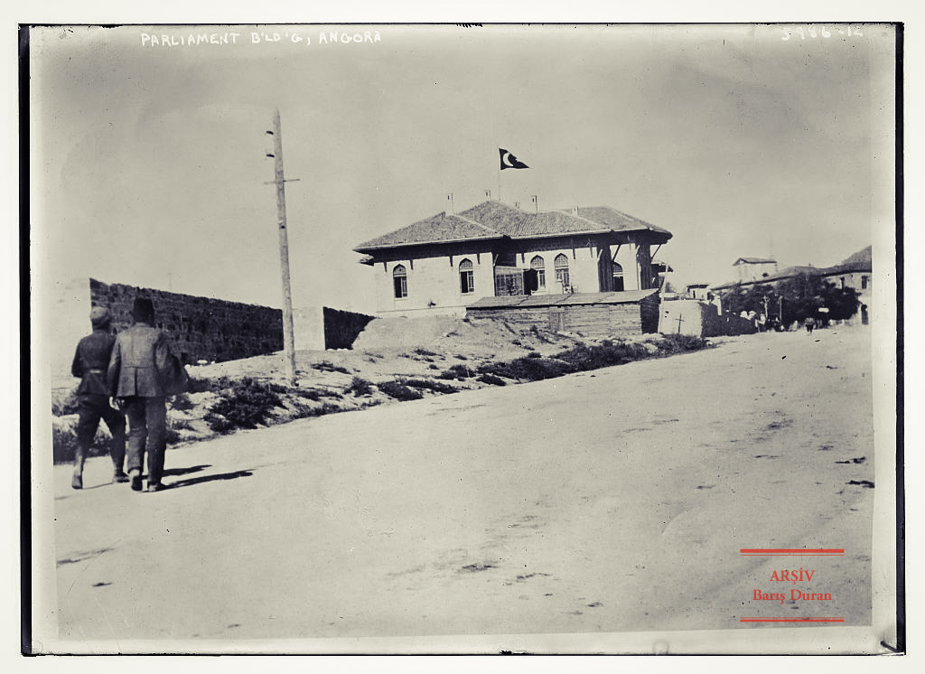 SinBArFilm's tweet photo. İlk Meclis. 20'ler.

#TBMM #Meclis #ilkmeclis #parliamentbuilding #Ankara #20s #angora  #başkent #sinbarfilm #production #productionhouse #filmmaking #republicofturkey #Turkey  #Türkiye  #documentary #filming #turkishrevolution #documentaryphotography  #filmmaker @barissduran https://t.co/8NDL2cT91X