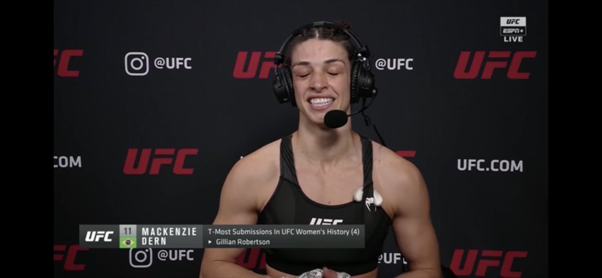 UFCJanitor's tweet photo. She is fucking BUILT! 😳 #UFCABC2 https://t.co/3UuW98PaSN