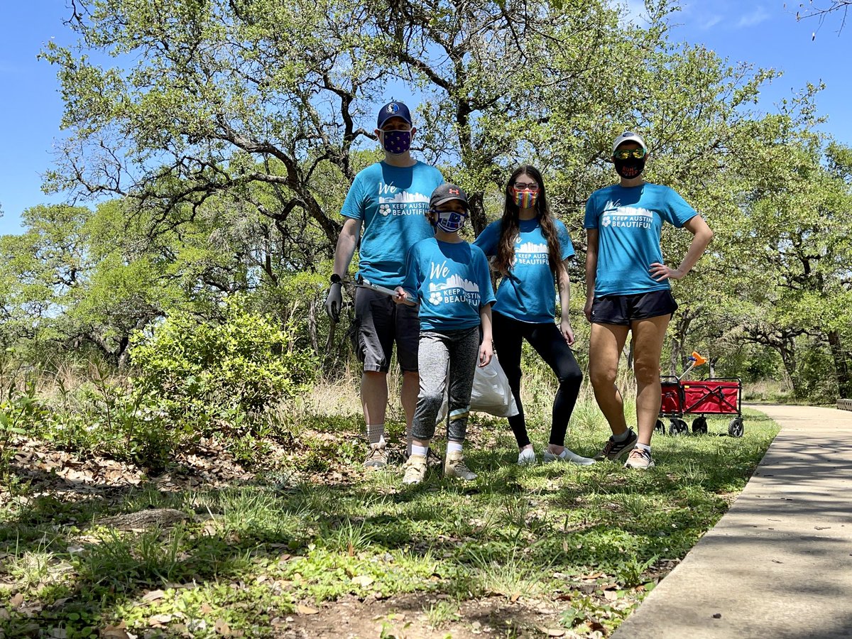 ChikageWeather's tweet photo. The weather could not have been nicer for @KAB_Austin Day! My family picked up trash at a neighborhood park. #KeepAustinBeautiful #KABD https://t.co/3PxqsrUmUJ