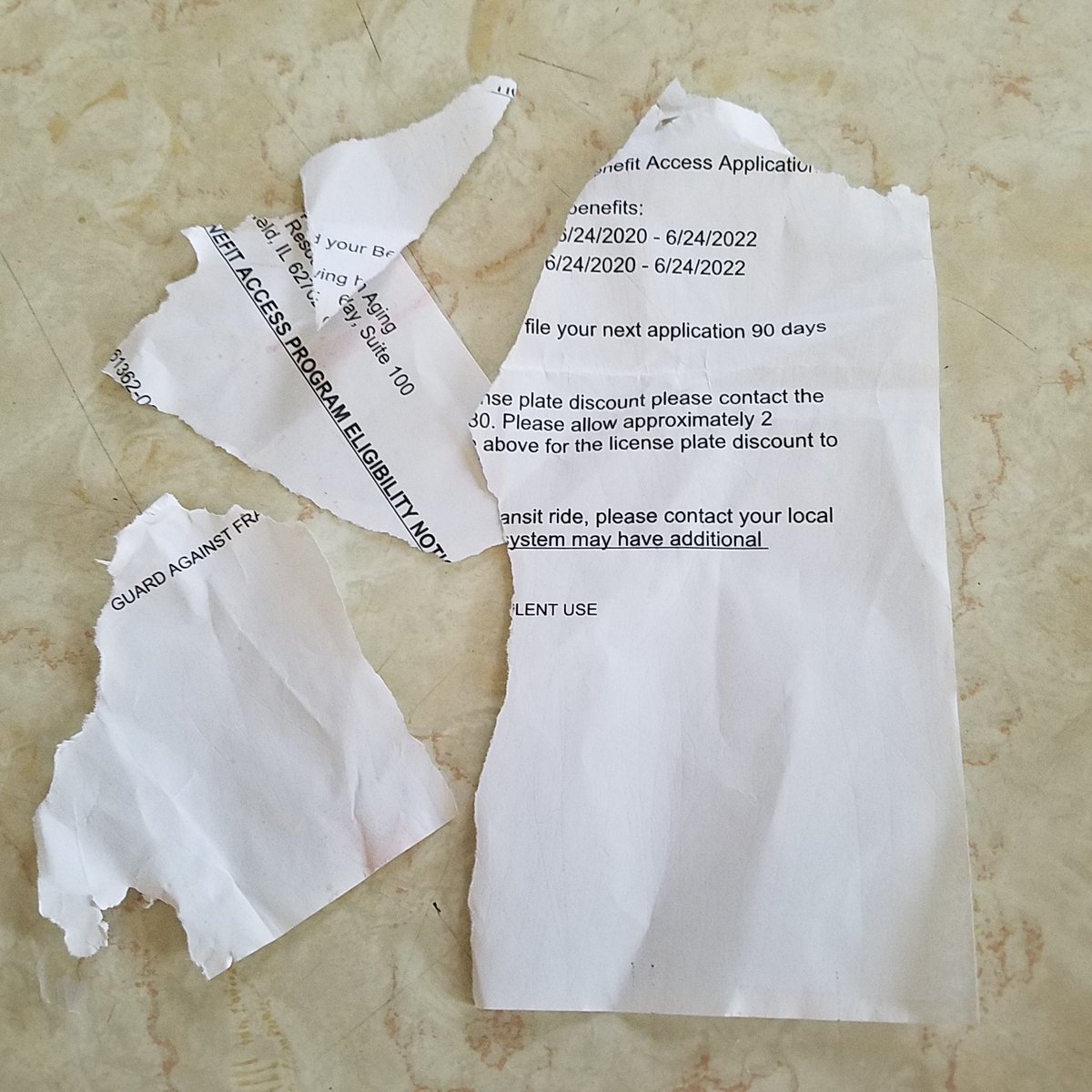 LiamWonderPug's tweet photo. Mom got vaccinated. She left a snack for me on the fridge. 😋
#SaturdayMotivation #ilovepaper #incaseyoudidntknow #pugs #dogs https://t.co/FPbmTOJaEy