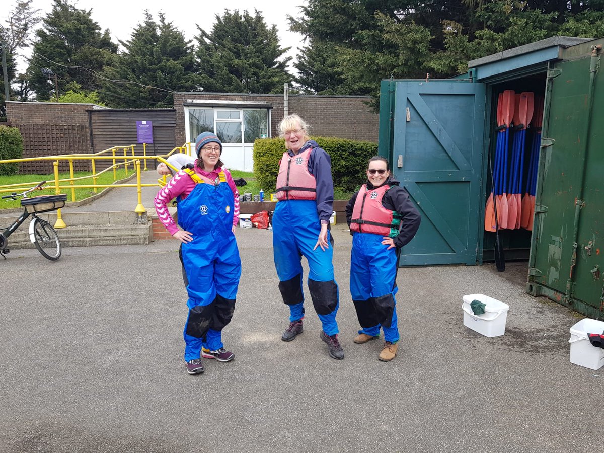 ggredbridge's tweet photo. And that's how you rock overalls when volunteering with GoodGym 😉

Great job to everyone who came to Fairlop Waters Activity Centre to help get it ready for this season 👏

#dogoodgetfit #redbridge #community @FairlopSave https://t.co/8OqQ77Nevj