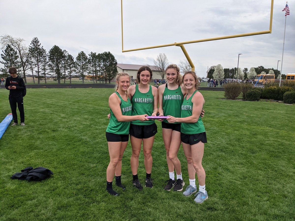 PoochTodd's tweet photo. 400m Relay team sets a new meet record 50.4 https://t.co/UafSWnYqkA