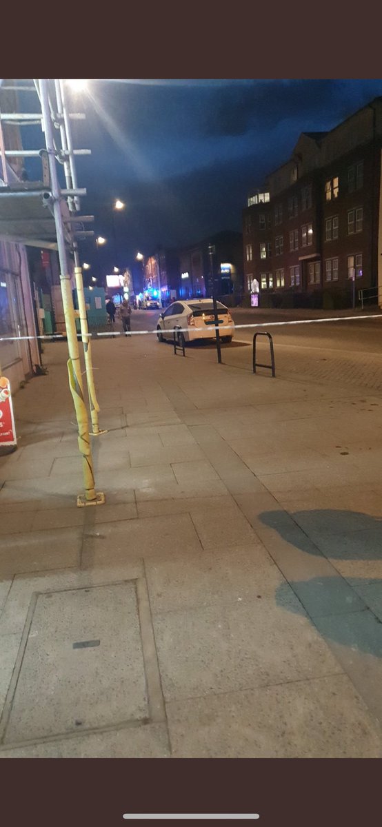 999London's tweet photo. #Lewisham 
BREAKING: A 17-year-old boy has been stabbed to death in #Sydenham, south-east London. 

The teenager was found seriously injured lying on the ground in Sydenham Road, SE26. 

Met Police say they were called at 7:19pm to Hazel Grove, junction with Sydenham Road. 

1/2 https://t.co/EyFriAeugc