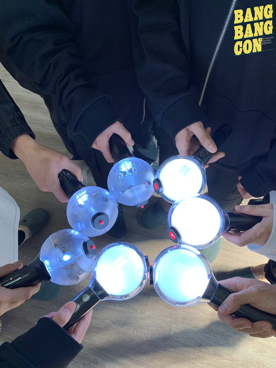 glossminie_'s tweet photo. @bts_bighit @sugadboy 🔴⚪// [TRADUCCIÓN]🌟

🔍BangBangCon🔎

BangBangCon por dos días~! ¿Disfrutaste verlo? Todas las ARMYs que estuvieron agitando sus AB en sus cuartos, ¡Gracias!💜

#BANGBANCON #BangtanConcertinyourroom #StayATHomeConcert #방방곡곡방방콘 #StayConnected @BTS_twt

Cr. Choi_bts2 https://t.co/hMkF2ys8OC