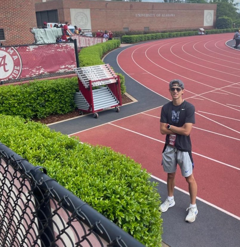 CCCSDxc's tweet photo. A nice "double" by CCXC alumni @Peter_kostar this weekend. At the Crimson Tide Invite in Alabama he won his 1,500 heat last night in a P.R. of 3:54 🔥 (That equates to a 4:11 mile) He then woke up today and placed 2nd in the 5,000 meters in a P.R. of 14:49. 🥈 @CCCSDtandf https://t.co/wfrR4Q01LK