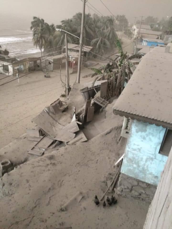 cdemacu's tweet photo. Ashfall in St. Vincent and the Grenadines today, mainly on the North Windward side of the island.

#cdema #disastermanagement #disaster https://t.co/JE0l4ieRfP