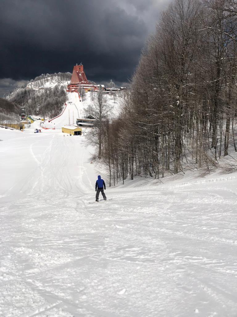 Kartepe's tweet photo. Bugün (10.04.2021) #Kartepe #KartepeKayakMerkezi Nisan’da taze kar ile kayak devam ediyor https://t.co/HUo6D97p36