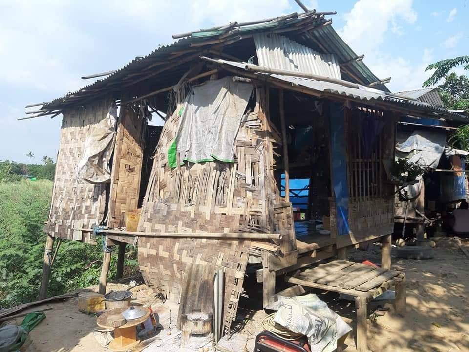 saisaijay's tweet photo. This man was shot in the leg yesterday, taken away by military junta terrorists and reported dead today. When the family members went to fetch the body, he is seen brutally killed with the skin totally peeled off.
ELECTED CRPH
#Apr10Coup 
#WhatsHappeningInMyanmar https://t.co/BEnYpTNc1c