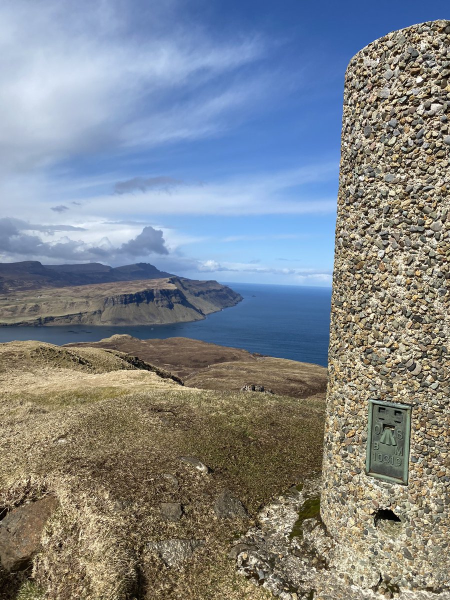 Attwood7Sarah's tweet photo. Trig point hunting this weekend #loveskye #lovescotland #weekendhikes #recoveryweek #hiking #trigpoints #trigpoint #trigpointhunting https://t.co/HUk25dvGjR