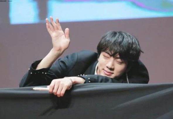 peruvianseokjin's tweet photo. @expensivejinnie @BTS_twt El mundialmente guapo, bien merecido corazΓ³n de oro Jinnie. Abrazos fuertes para Γ©l. ππππ #SMARTJIN #μ§ #BTSJIN #SEOKJIN #ι²ε½ε°εΉ΄ε #λ°©νμλ
λ¨μ§ @BTS_twt https://t.co/dmgcf4jPkE