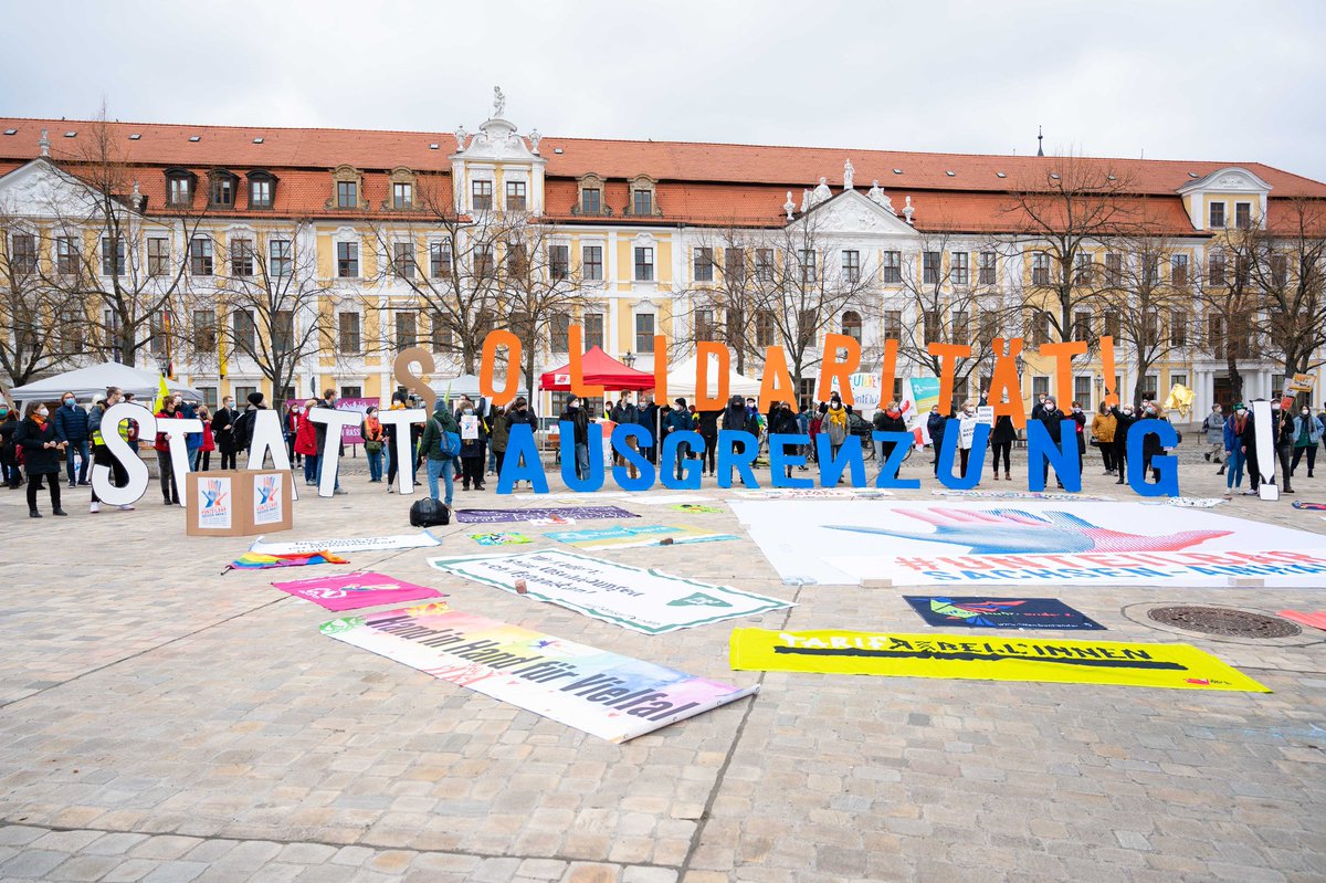 KatjaPaehle's tweet photo. Mit @falkogrube, Katrin Gensecke, @malueck, @juliabrandt84 &amp; vielen anderen war ich heute in Magdeburg zur Kundgebung von @unteilbar_lsa. Alle Demokrat:innen müssen gemeinsam dafür einstehen, dass Rechtsextremisten nach der #ltwlsa21 keinen Einfluss auf die Landespolitik bekommen https://t.co/ogfBQUT2PU