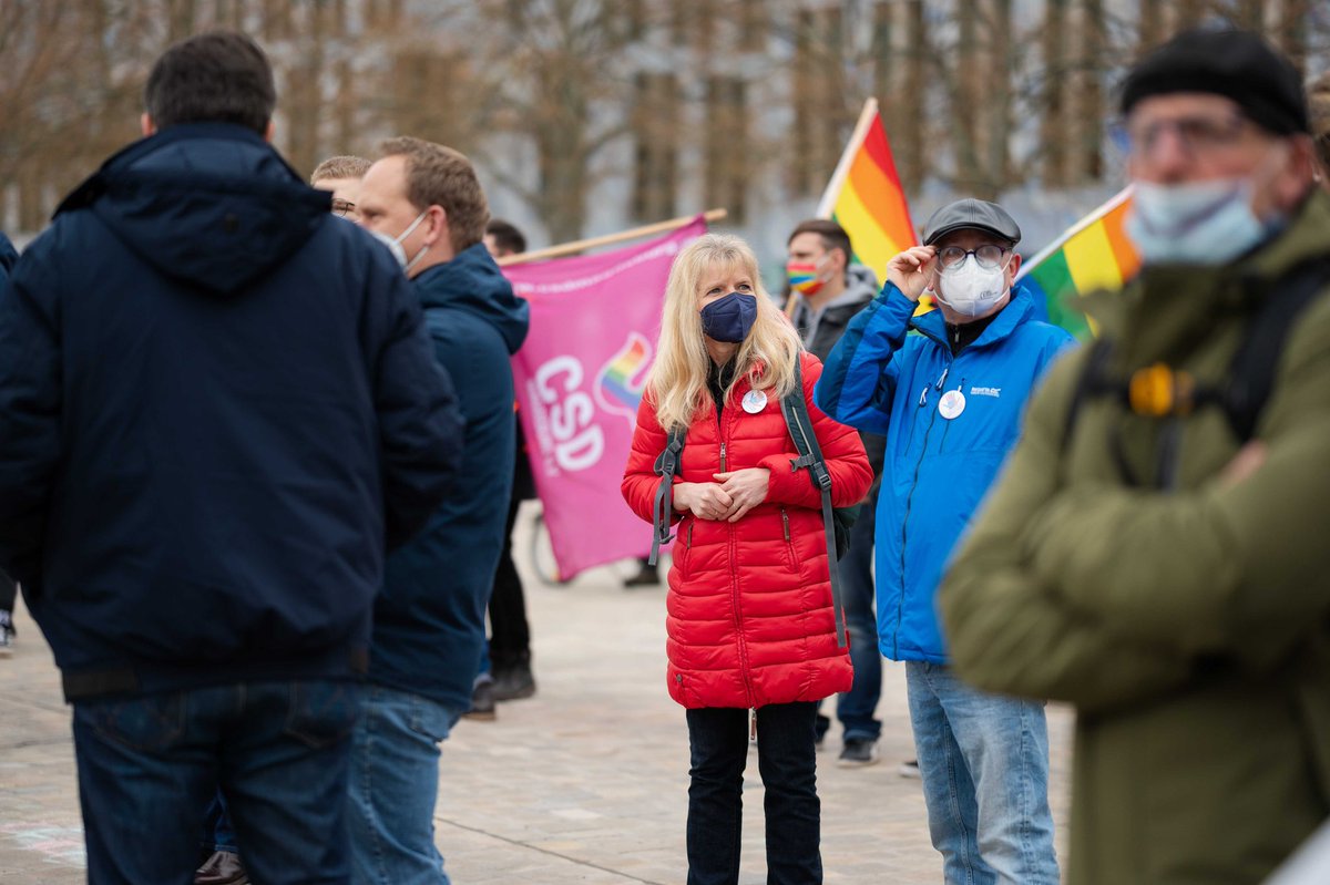 KatjaPaehle's tweet photo. Mit @falkogrube, Katrin Gensecke, @malueck, @juliabrandt84 &amp; vielen anderen war ich heute in Magdeburg zur Kundgebung von @unteilbar_lsa. Alle Demokrat:innen müssen gemeinsam dafür einstehen, dass Rechtsextremisten nach der #ltwlsa21 keinen Einfluss auf die Landespolitik bekommen https://t.co/ogfBQUT2PU