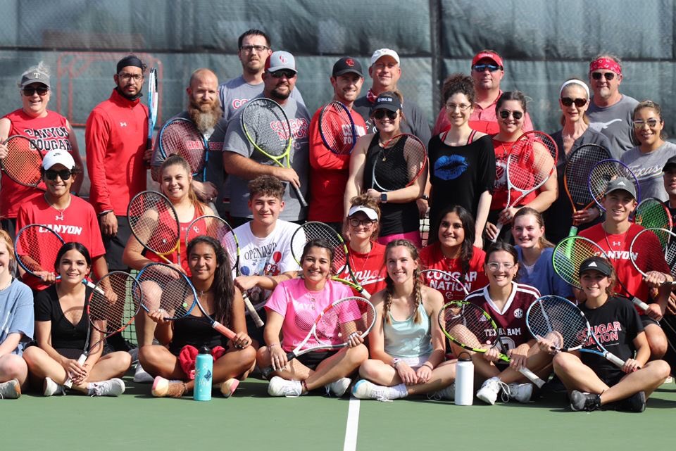 canyonhstennis's tweet photo. Great job Canyon Tennis & CHS STUCO!!
The SPUD week Tennis Tournament was a Smashing Hit!! A Big Thank You to everyone who participated, the fans and the volunteers who helped out🎾🎾@DavissonDustin @alyson_martin1 @CanyonStuCo #SPUDWeek https://t.co/nlbLiLSzC3