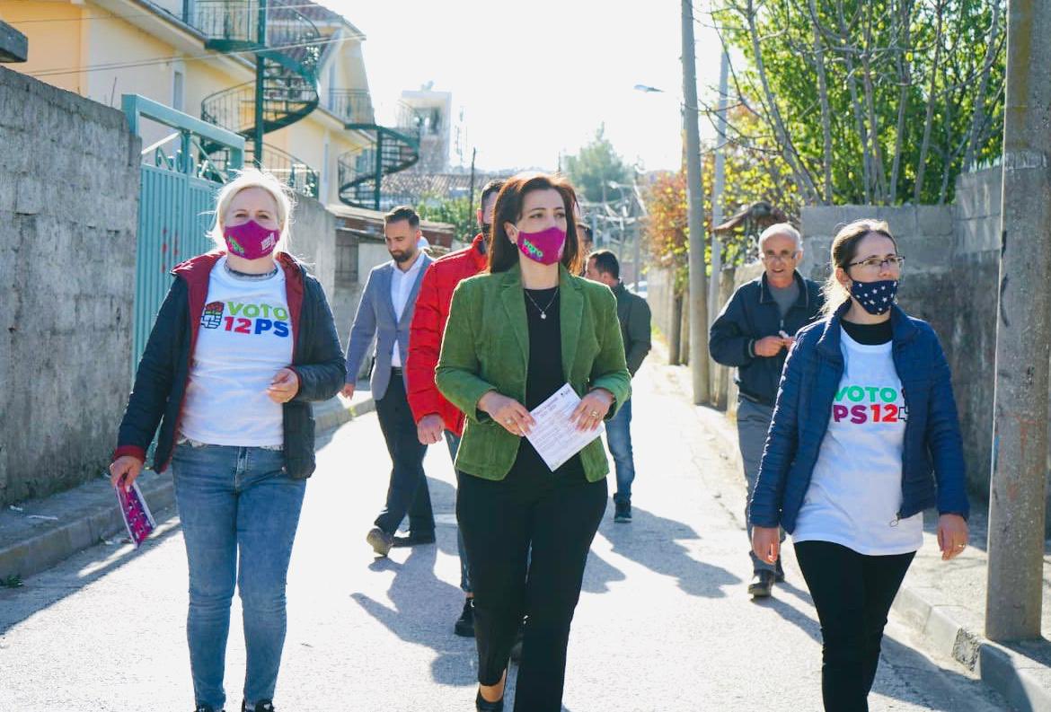 EvisKushi's tweet photo. Ditë intensive në terren në komunikim me qytetarët mbi rëndësinë që ka #25Prilli për Elbasanin dhe gjithë Shqipërinë 🇦🇱
Bashkë për një të ardhme më të mirë, mirëqënie sociale të rritur dhe reforma që përmirësojnë jetën e qytetarëve.👍
#PS12🌹
#Rajoni1 #Rajoni5 #Rajoni6 https://t.co/wYgYgn9jga