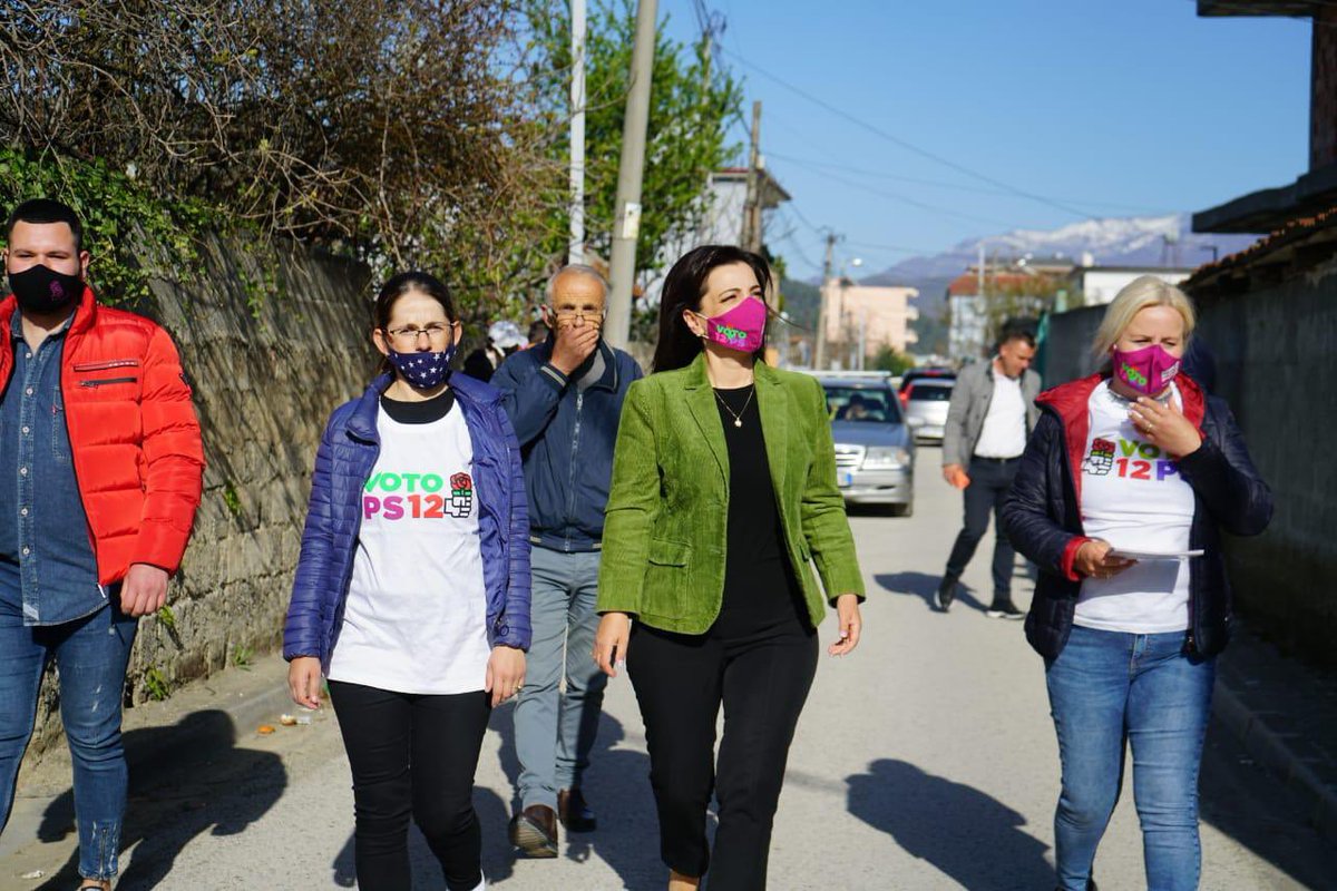 EvisKushi's tweet photo. Ditë intensive në terren në komunikim me qytetarët mbi rëndësinë që ka #25Prilli për Elbasanin dhe gjithë Shqipërinë 🇦🇱
Bashkë për një të ardhme më të mirë, mirëqënie sociale të rritur dhe reforma që përmirësojnë jetën e qytetarëve.👍
#PS12🌹
#Rajoni1 #Rajoni5 #Rajoni6 https://t.co/wYgYgn9jga