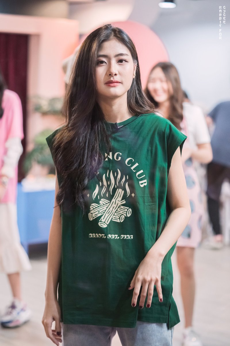 rabnaja48's tweet photo. @gygeexrabbit For one so small,
You seem so strong
My arms will hold you,
Keep you safe and warm
อยู่ตรงนี้เสมอนะ 💚
#GygeeBNK48
#BNK48
#Rabbit48 https://t.co/oemiRJf5Px
