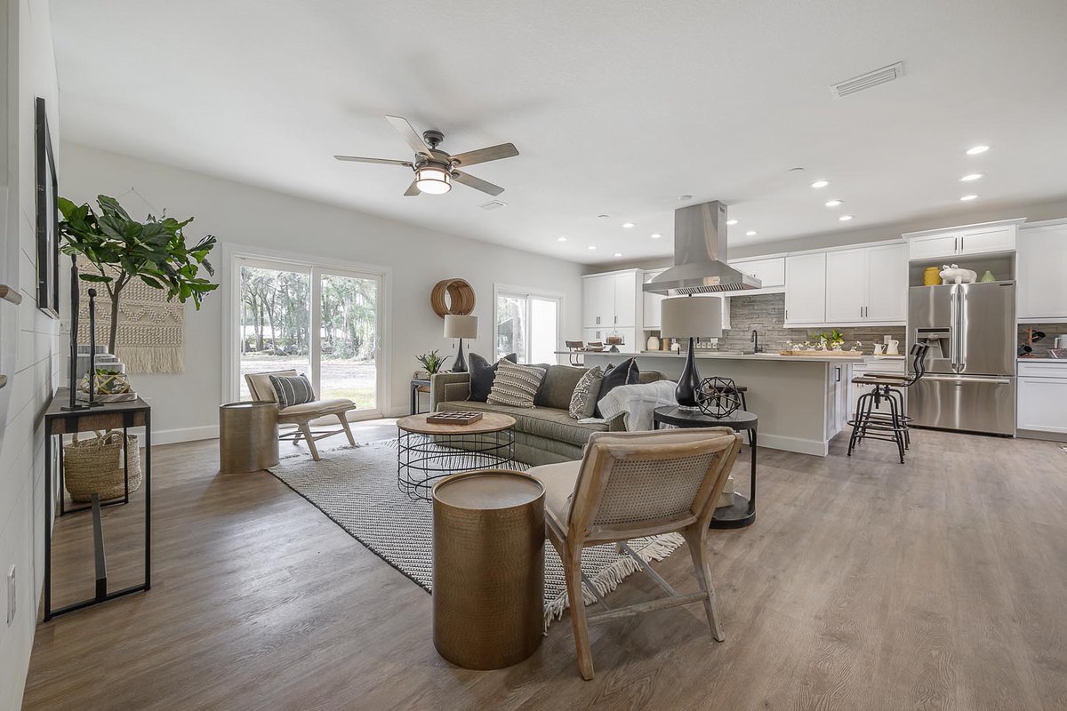 CardinalDesigns's tweet image. HGTV 100 Day Dream Home Show Features Cardinal Designs Staging Work is.gd/Ux2gDz #CardinalDesigns #HomeStagingTampa #HGTV