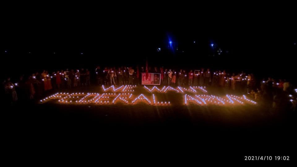 Night Protest in Monywa, Sagaing Region #Apr10Coup

A clear message: "We want Federal Army".

#WhatsHappeningInMyanmar #MilkTeaAlliance #AntiFascistRevolution2021 <a href="/CrphMyanmar/">CRPH Myanmar</a>