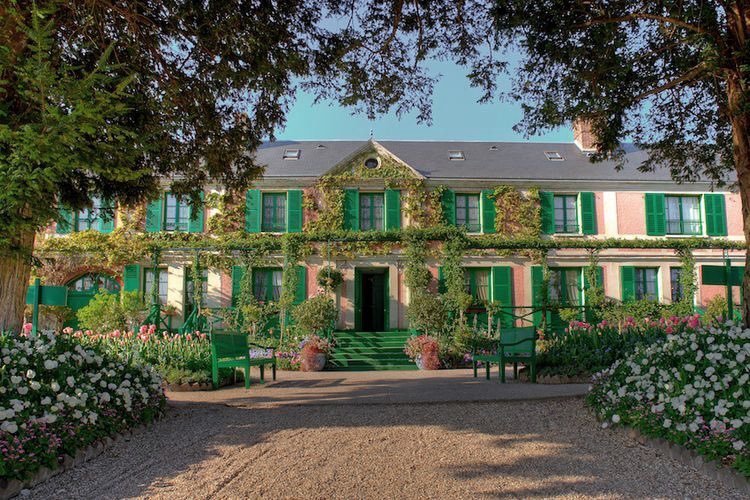 sophrisyne's tweet photo. thinking about Monet’s house in Giverny https://t.co/7GBVDhXebC