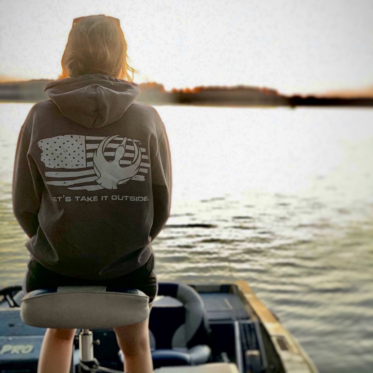 MuddyBayMarine's tweet photo. The gorgeous weather has us breaking out the DUCKMARK® Hoodies and enjoying the water. Get the BEST summer wardrobe and #letstakeitoutside 🇺🇸🐟🦆💦🕶
#muddybay
#duckmark
#muddybaymarine
#muddybayoutfitters #shadowmarsh
#muddybaymarineandoutdoors #marshtide
#timberstorm https://t.co/XFu1NmWZNd