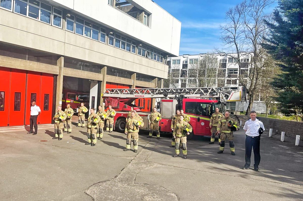 LFBWestminster's tweet photo. A minutes silence was held for Ex A21 WW Stn O Graham’ knocker’ White who sadly passed away last week
Current members of A21 White Watch , BC and SM showed their respect for a great #Paddington legend. https://t.co/OGfeP9piYP