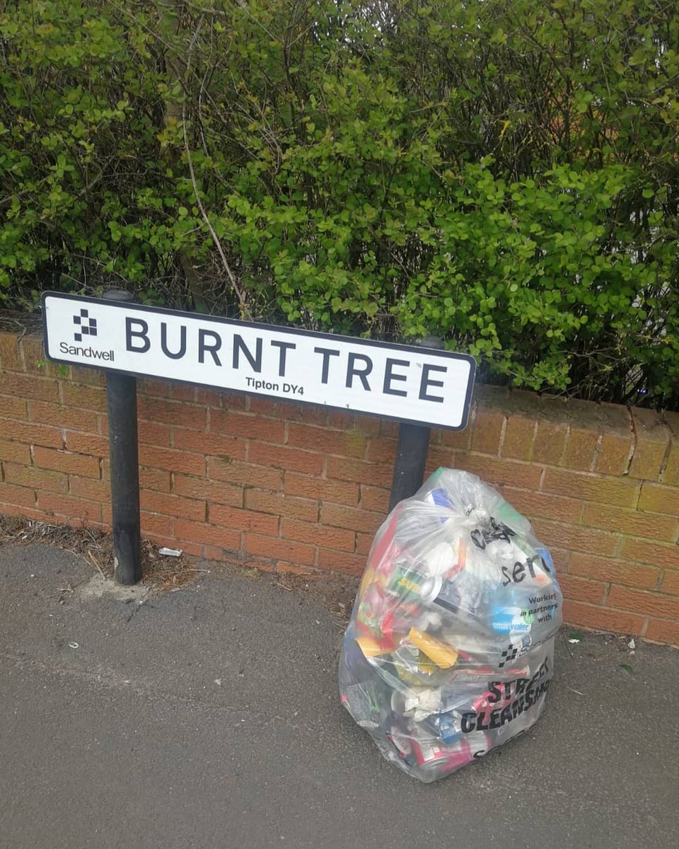 Litterwatch1's tweet photo. #rainorshine Joshua has still been out this afternoon on #BurntTree #Tipton collected 1 bag of #Litter 
#AdoptAStreet 
@sandwellcouncil 
@SercoESUK 
#thankyousomuch 
#dailyexercise https://t.co/G4deznLI2y