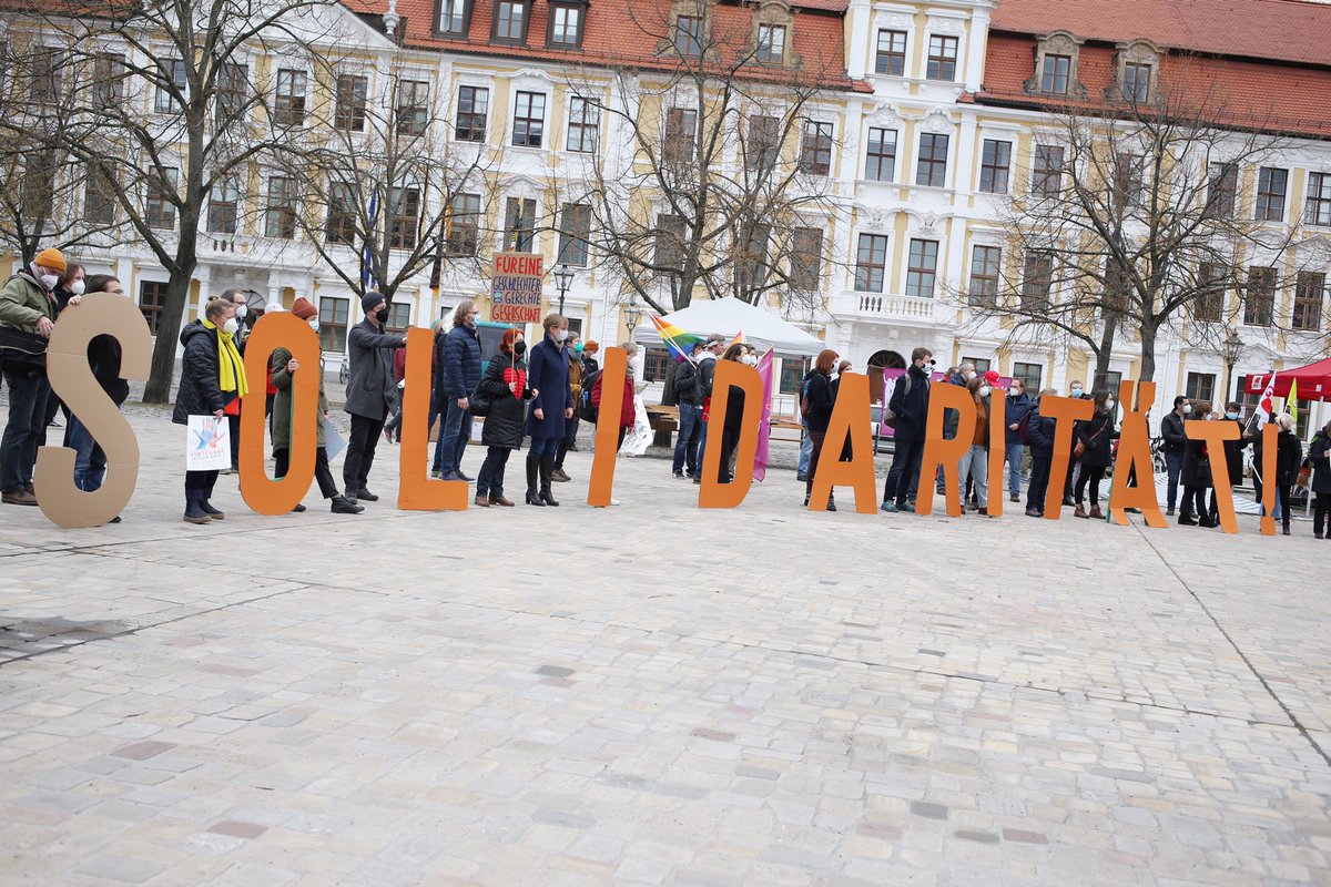 OlliWiebe's tweet photo. #unteilbar Sachsen-Anhalt hat heute einen schönen Auftakt hingelegt - Solidarität muss praktisch werden! ✊🏼 Gegen Nazis in den Parlamenten und überall! 
@unteilbar_lsa #unteilbarlsa https://t.co/Qa15u75cEO