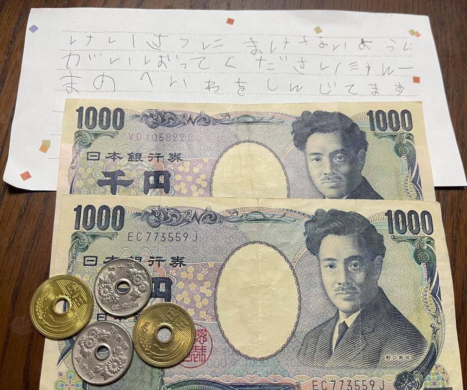 SweZinWin87's tweet photo. A very heart touching act of a 6 year old kid in Japan, donated her pocket money for the kids in Myanmar including with a letter saying “Don’t give up and keep fighting Junta. I believe that Myanmar’s democracy will be prevailed”.
ELECTED CRPH
#Apr10Coup
#WhatsHappeningInMyanmar https://t.co/H7Ojp70enc