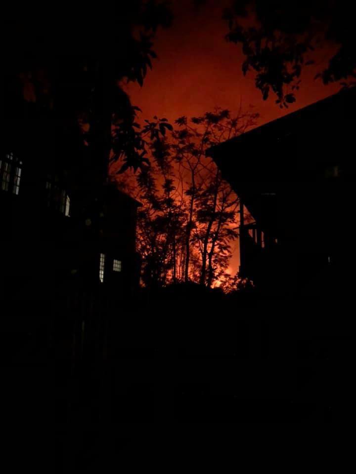 SweZinWin87's tweet photo. In Tamue, Sagaing, terrorist junta set a house on fire in UTharKhin intersection around 8pm. Intense chaos happening in Tamue since this afternoon. Due to internet blackout, the updates are delayed.
ELECTED CRPH
#Apr10Coup
#WhatsHappeningInMyanmar
#InternetShutdown https://t.co/rHAjoniacZ