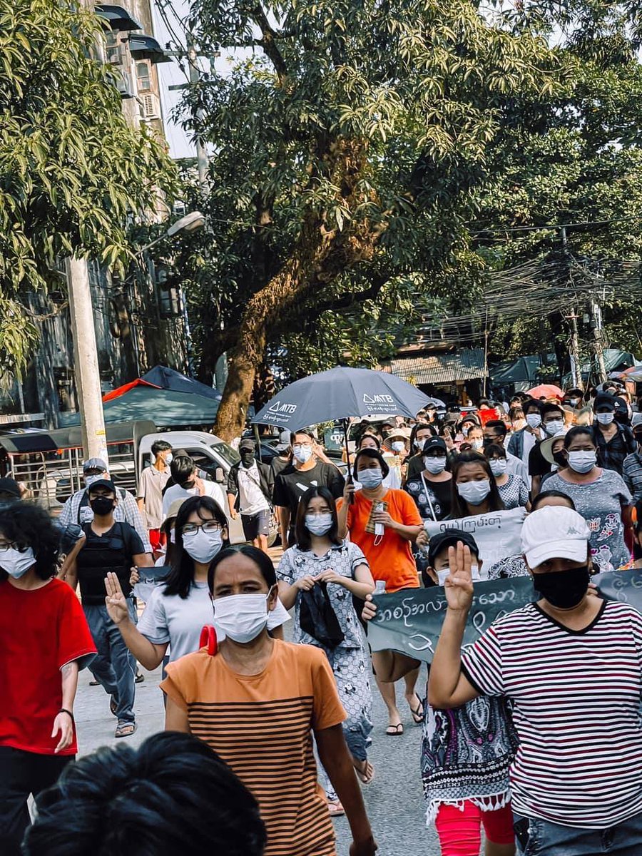 SweZinWin87's tweet photo. Anti-coup protest in Ahlone Tsp, Yangon today. Junta’s massacre continued nationwide and so do the protests.
ELECTED CRPH
#Apr10Coup
#WhatsHappeningInMyanmar
#MilkTeaAlliance
#InternetShutdown https://t.co/PXPiKOUS2m