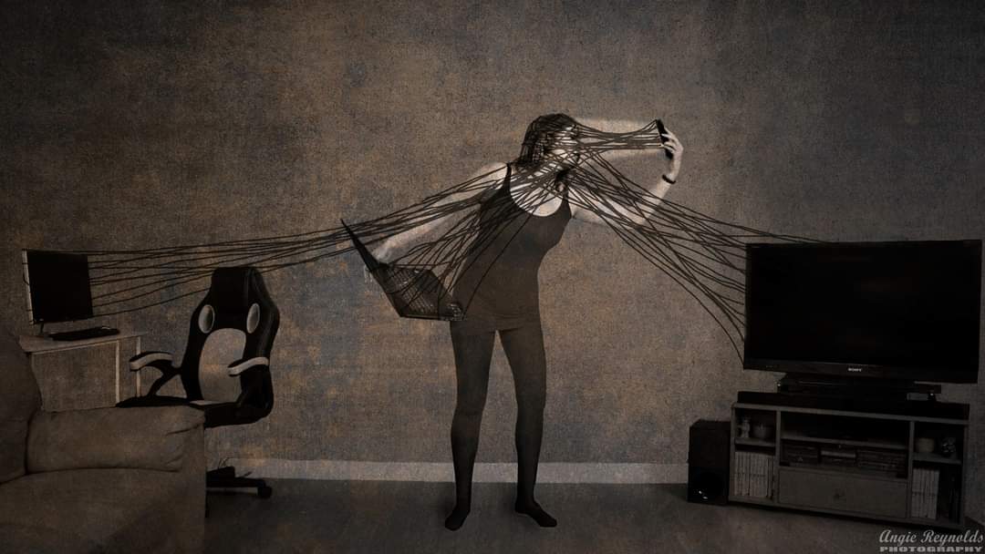 angie_R's tweet photo. Signed up for 52frames this week. My first submission, and the theme was "trapped" I went for #trapped by technology
#52frames #52framesphotographers #52framessheclicks #sheclicks #sheclicksnet #52frames_trapped #compositeedit #texture #photoshop #photoshopedit #photoshoptextures https://t.co/HUICVZCBFL