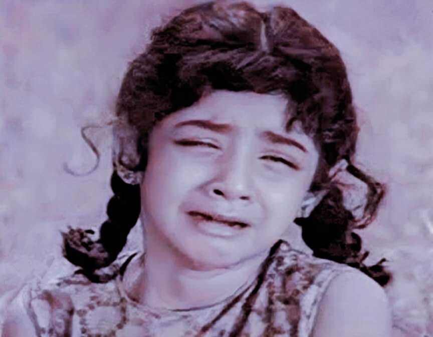 _deepabhatia's tweet photo. For her role as Sarada in Malayalam film #Poompatta (1971), #BabySridevi won the Kerala state award for best child artiste.
#Sridevi #SrideviLivesForever @SrideviBKapoor https://t.co/DmyQt8KjVm