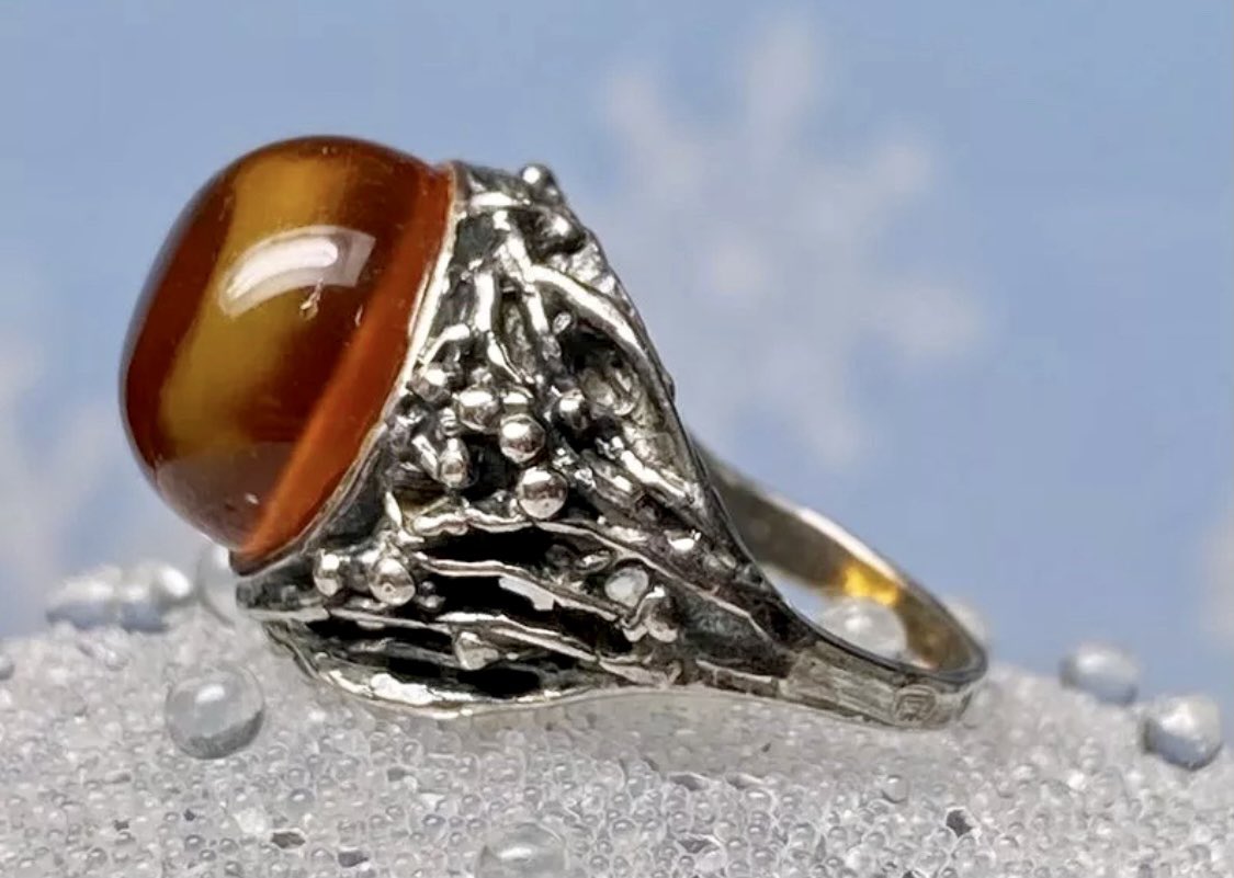 StuffWeFind1's tweet photo. Vintage Handcrafted Genuine Amber Sterling Silver Ring- Size 3 - 3g - Wax Cast 🧡 https://t.co/Pd4VqQUk7k 🧡 #StuffWeFind #vintagejewelry #ring #Sterling #amber #vintage #handcrafted 🧡 https://t.co/TJGTabXUnd