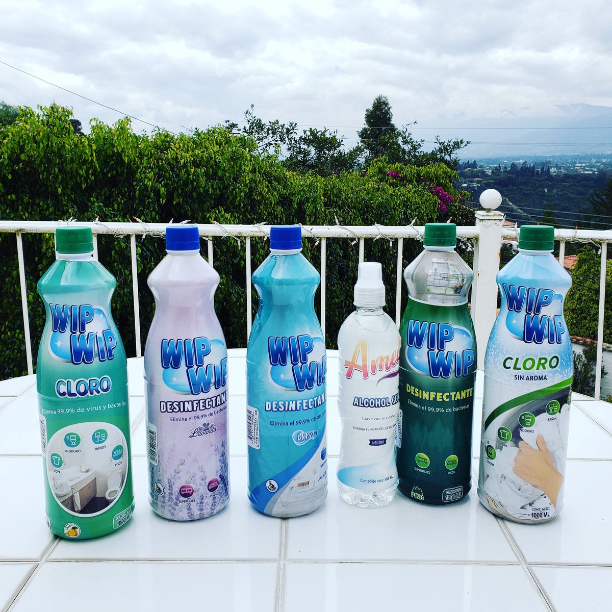 maferleonm's tweet photo. Gracias a la empresa #TESQUIMSA por la donación de productos de Higiene Doméstica. Estaremos entegando canastas de productos a quienes se inscriban en el próximo taller de @LBSMEcu, para mujeres pacientes #oncologicas. Marca #BOOM para quienes deseen montar una distribución. https://t.co/X2tzVajrqm
