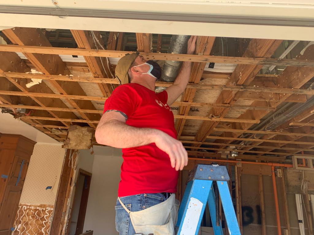 RaytheonDefen__'s tweet photo. Our employees are celebrating Global Month of Service and sharing their #spiritofservice @IronstoneFarm. When the 12-bedroom farmhouse is fully remodeled, it will be a haven for veterans healing from #woundsofwar through equine therapy. https://t.co/k5A8jicDCw