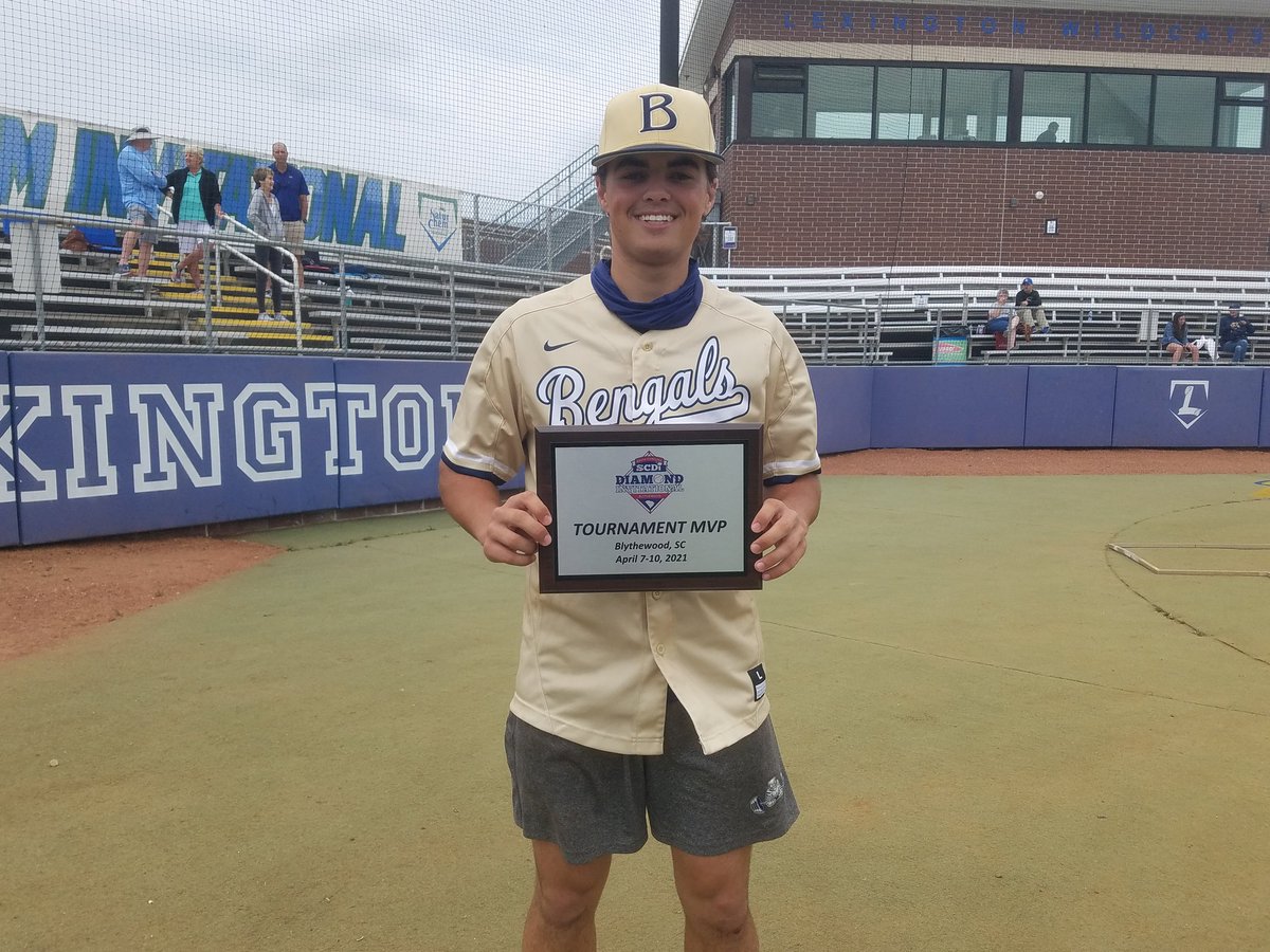 Lou Bezjak tweet media