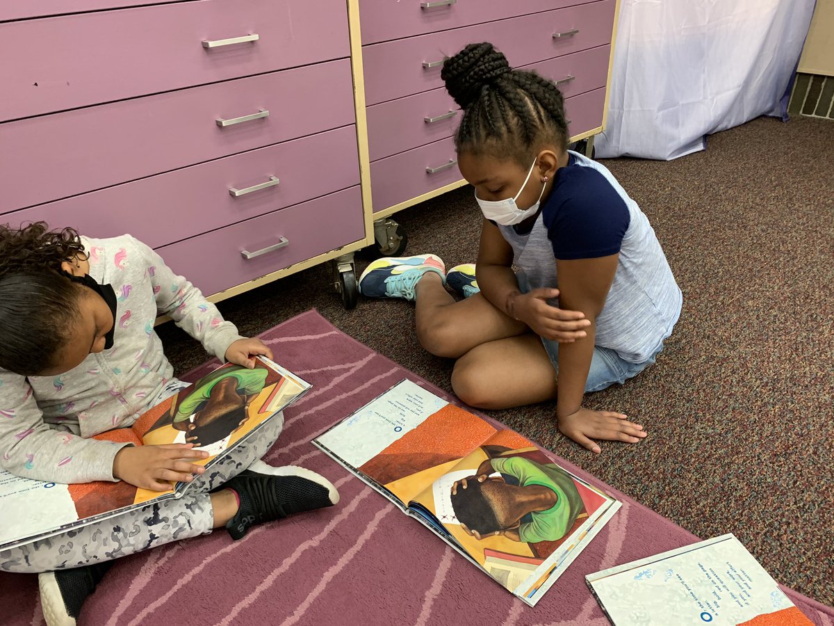CindymillerE's tweet photo. Second grade students at EWA received a generous donation of books from former Purdue and NFL player, Kelly Butler. The books, written by minority authors, focus on a positive message of self-worth and believing in yourself regardless of skin color. https://t.co/Rmdkv2Lx5V