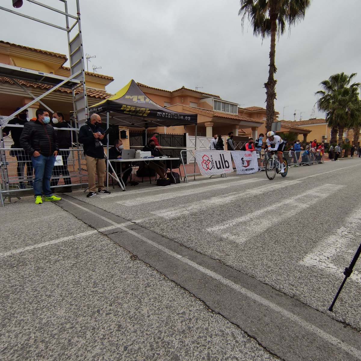 icvinalopo's tweet photo. Hace su entrada en meta el campeón de España máster Sergio Verdú del Gsport- Almawagen con un tiempo de 7'43" https://t.co/TwJHkRyRYH