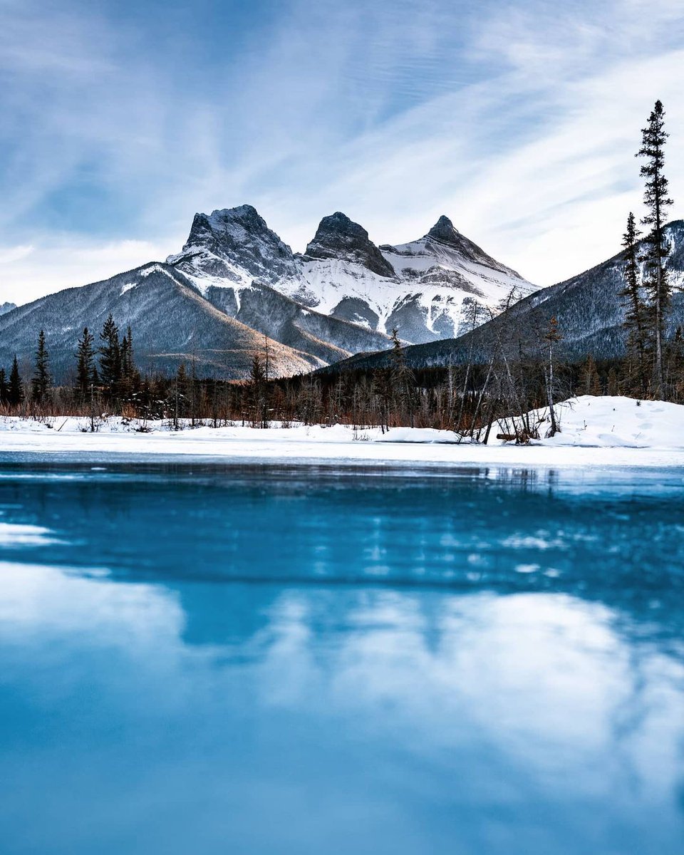 Happy #NationalSiblingsDay to our favourite trio of sisters! 🏔🏔🏔

📷 IG: <a href="/coca/">coca</a>.koller | #Canmore | #Kananaskis