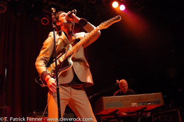 cleverock's tweet photo. @glove brought his smooth grooves to @HOBCleveland #OTD in 2007! Enjoy @cleverock's photo recap HERE: https://t.co/1DcdFbR7W5 from ๐ท @tpfenner / #cleverock / @shapecleveland #gloveandspecialsauce #concertphotographer https://t.co/dUibddeCRH