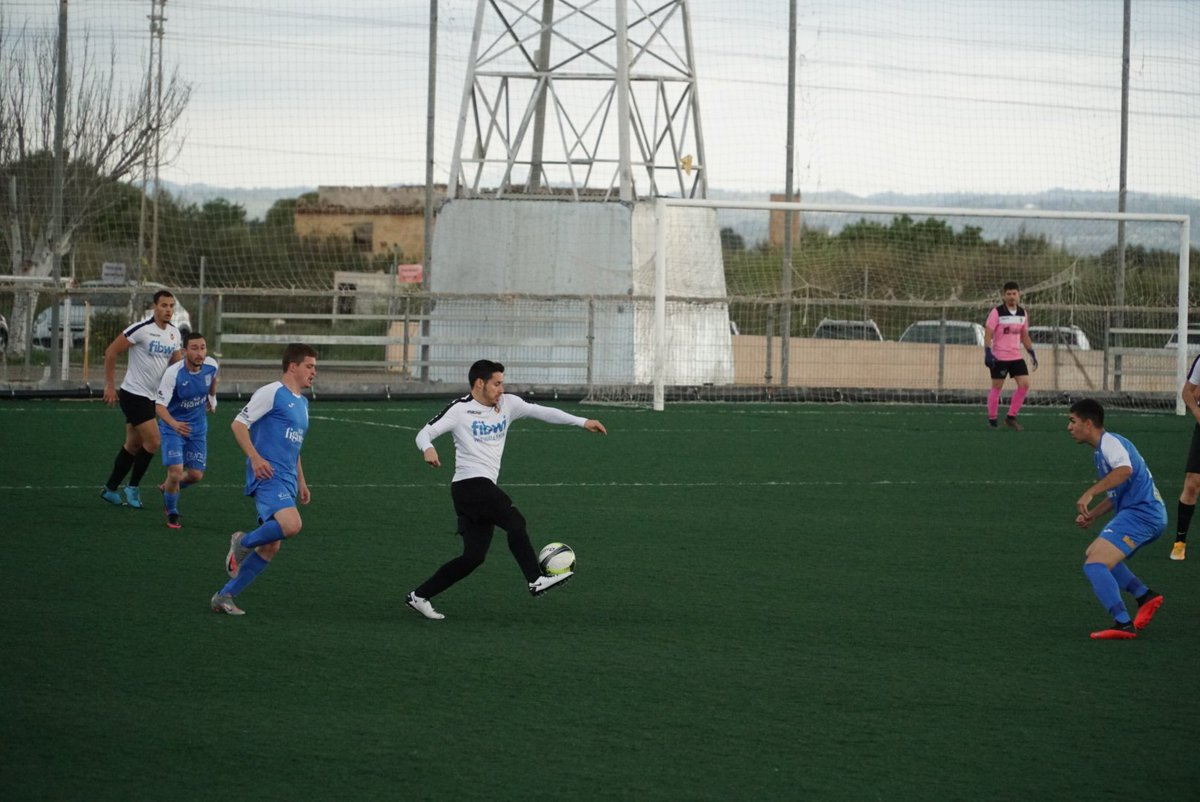 CEConstancia's tweet photo. 🔛🔛 Primera part en joc!
@CEConstancia 0 - @CFPortdeSoller 0
#FilialTOP #FutbolLocal #TotsPlegats https://t.co/O97eZIosUt