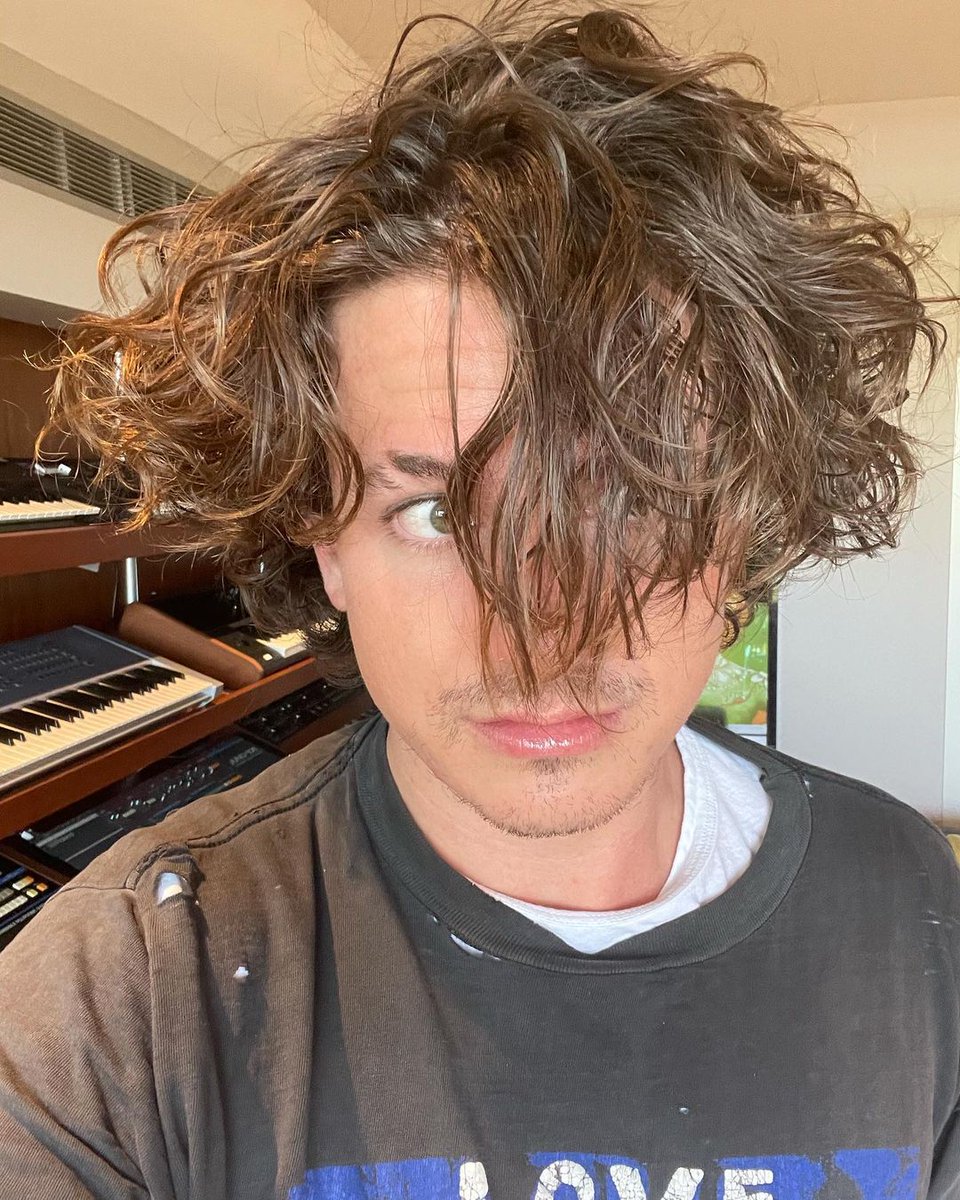 puthmusic_'s tweet photo. And he grows.

#charlieputhdaily https://t.co/FXsYhuZarZ