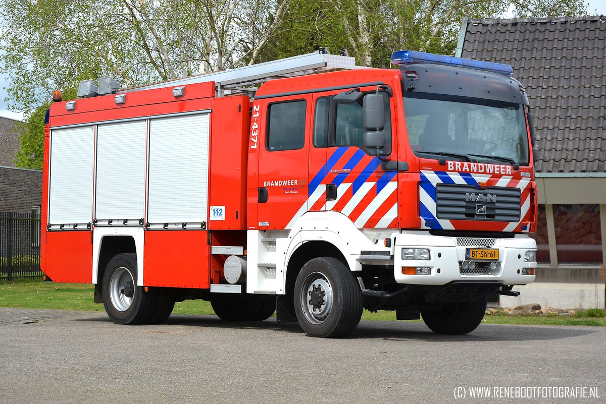 hvvoertuigen's tweet photo. Deze MAN TGM uit het bouwjaar 2010 en een opbouw van DRV Godiva doet dienst aan de kazerne Vlijmen. Foto https://t.co/gcYPHQxF3L https://t.co/kGecNt3foP