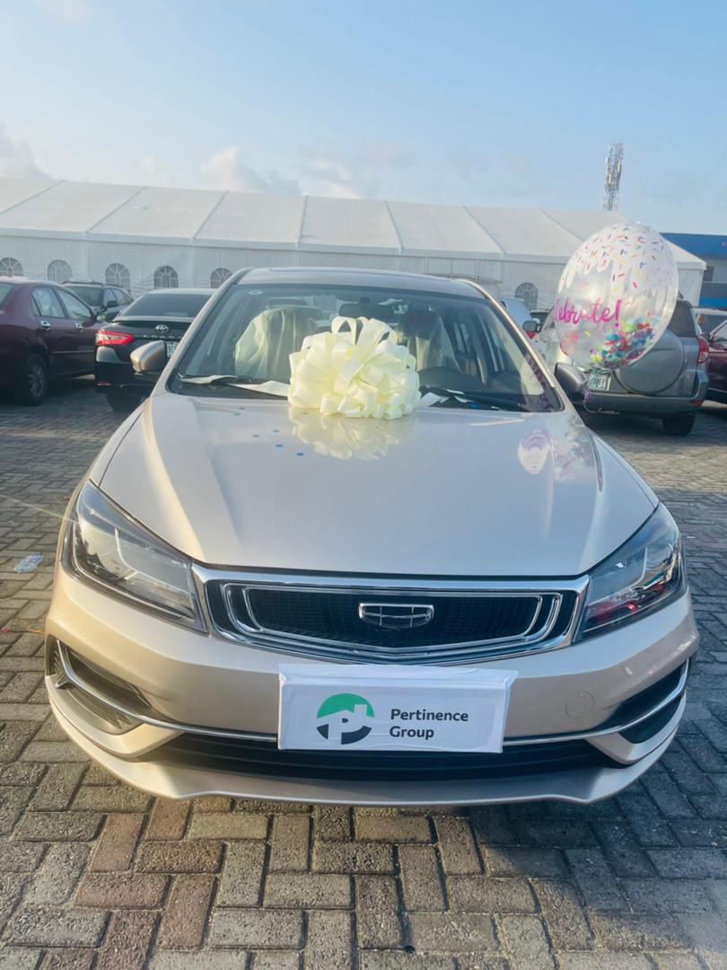 IfeanyiTheGreat's tweet image. Woah!!! How nice... woli arole jst got surprised by @pertinenceltdng on his wedding day. Ausome #PertinenceCarGift