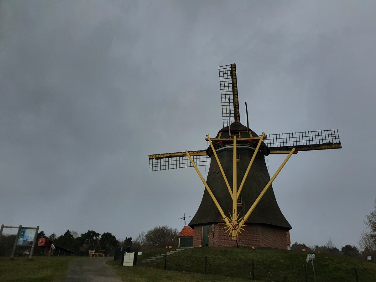 Op deze grijze dag toch nog een mooie mijlpaal. Sinds het bijhouden van de logboeken passeerde de molen nog nooit zo vroeg de 100.000 omwentelingen als dit jaar!
