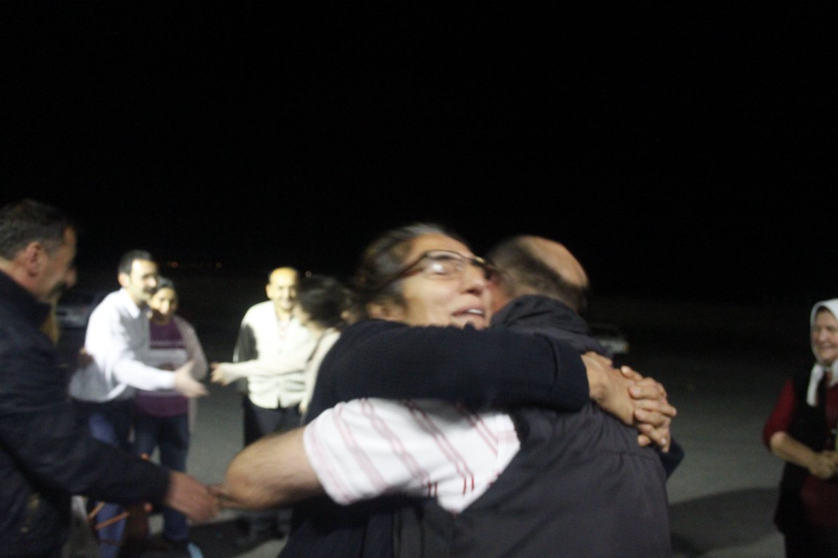 Diren Zeynep Abla,  teslim olma coronaya, bırakma bizi, daha bir kucaklaşma alacağım var senden sımsıkı..