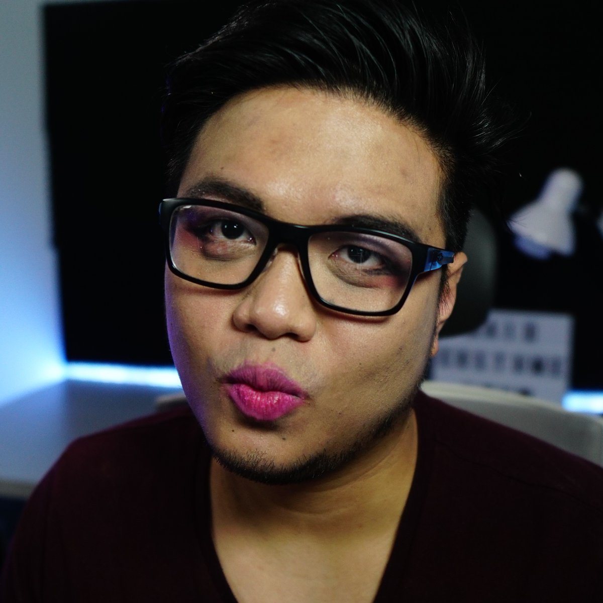 NORCLAgaming's tweet photo. ... A sub goal, is a sub goal. First time to do make up, and I did it on stream. Bruh. 🤡 https://t.co/xynUOQzgPf