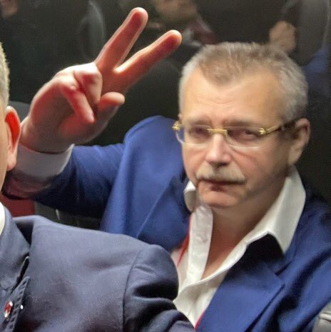 Kolik lidí se může v pondělí setkat venku?