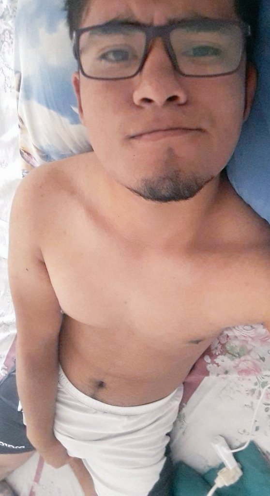 AKNESS99's tweet photo. Hoy en casa 😴😴 https://t.co/6sExavwZTT